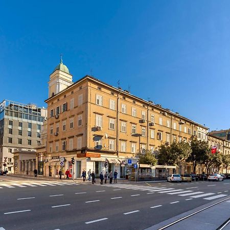 Deluxe Apartments & Rooms "In The Center" غييكا المظهر الخارجي الصورة