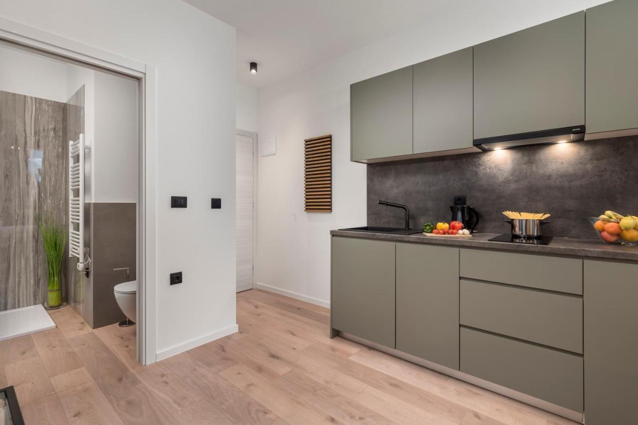 Deluxe Apartments & Rooms "In The Center" غييكا المظهر الخارجي الصورة
