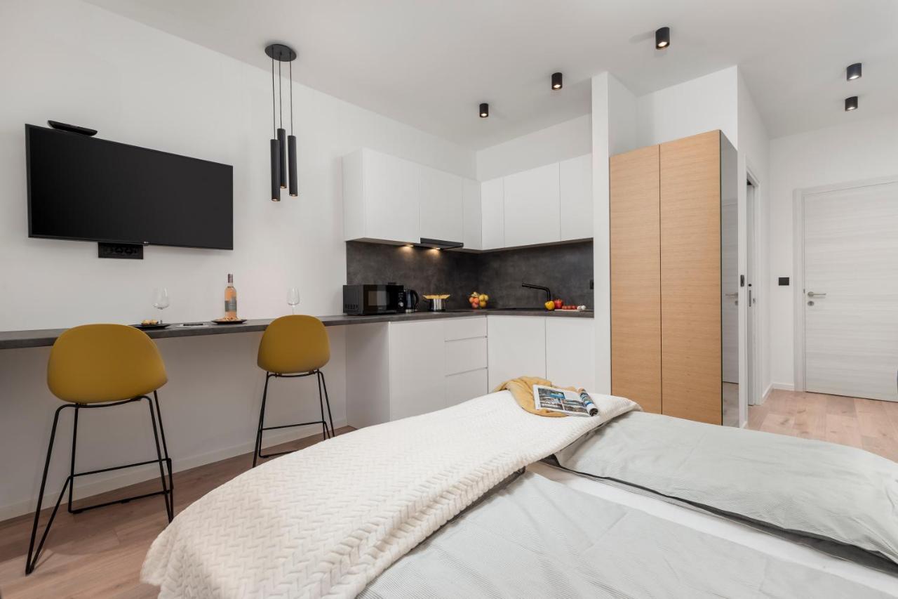 Deluxe Apartments & Rooms "In The Center" غييكا المظهر الخارجي الصورة