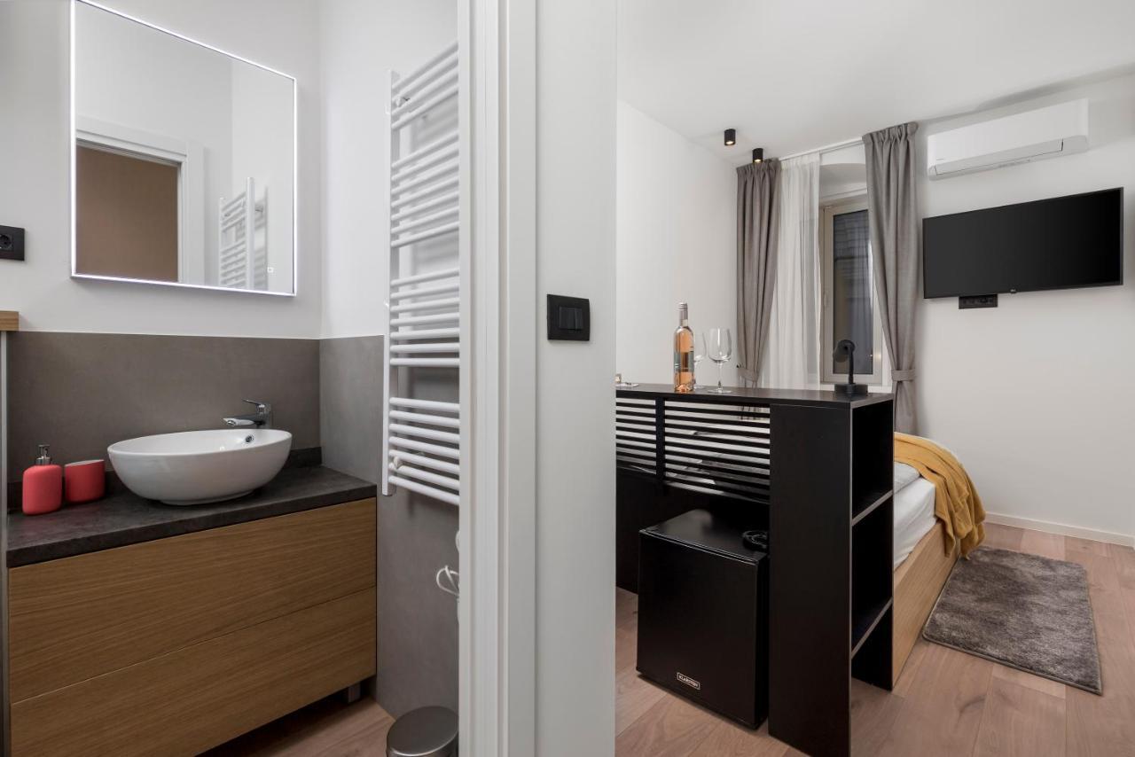Deluxe Apartments & Rooms "In The Center" غييكا المظهر الخارجي الصورة