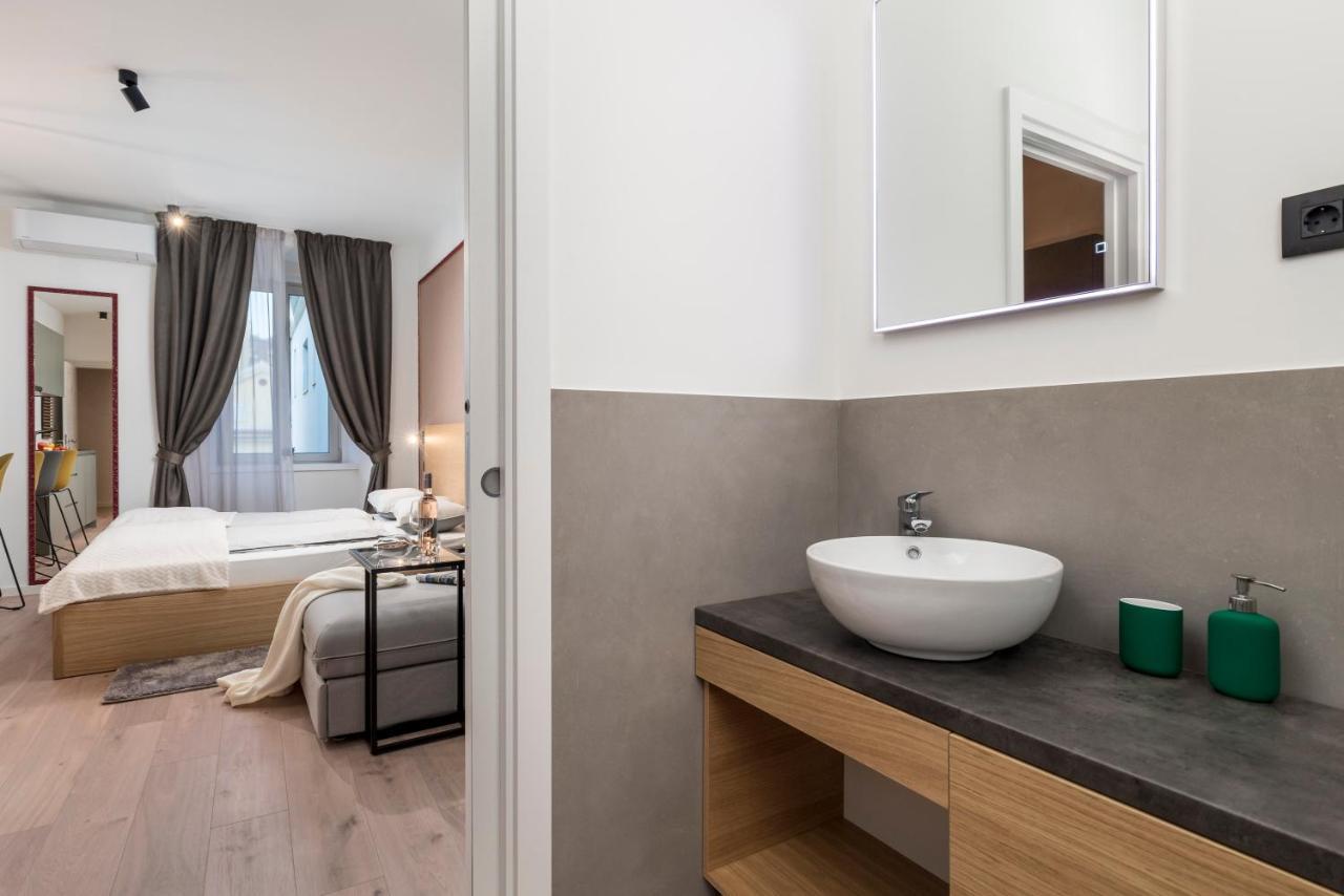 Deluxe Apartments & Rooms "In The Center" غييكا المظهر الخارجي الصورة