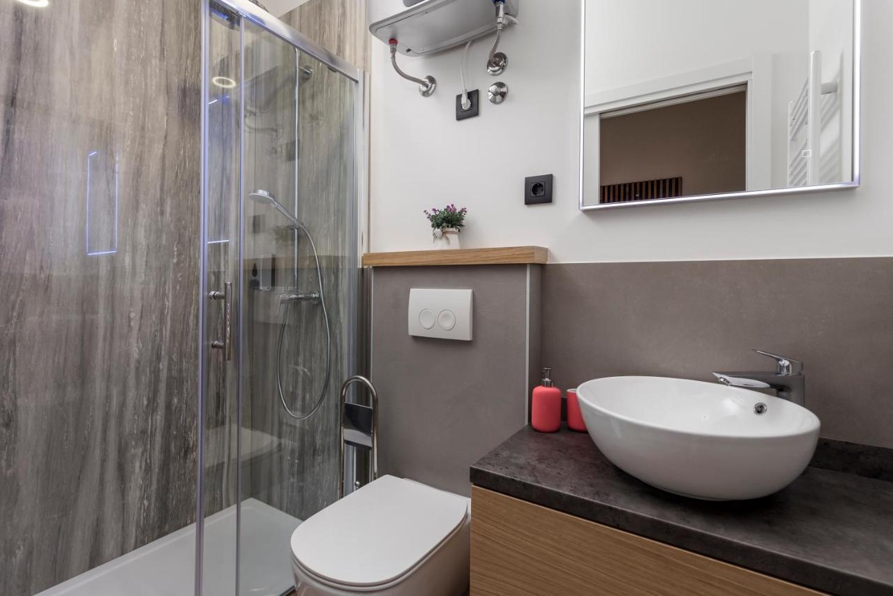 Deluxe Apartments & Rooms "In The Center" غييكا المظهر الخارجي الصورة