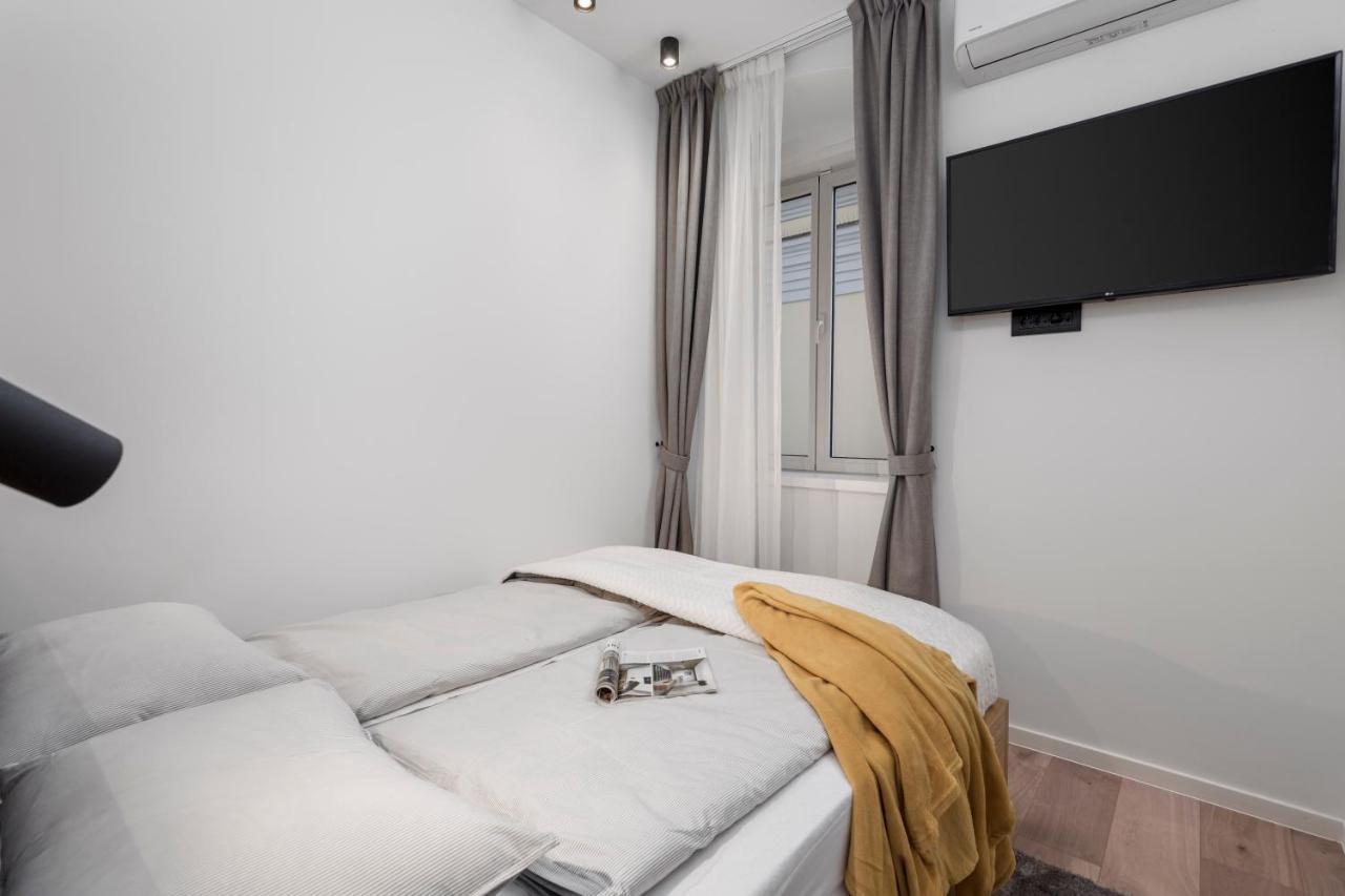 Deluxe Apartments & Rooms "In The Center" غييكا المظهر الخارجي الصورة