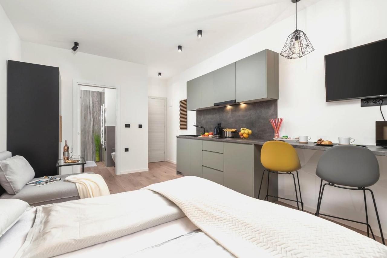 Deluxe Apartments & Rooms "In The Center" غييكا المظهر الخارجي الصورة